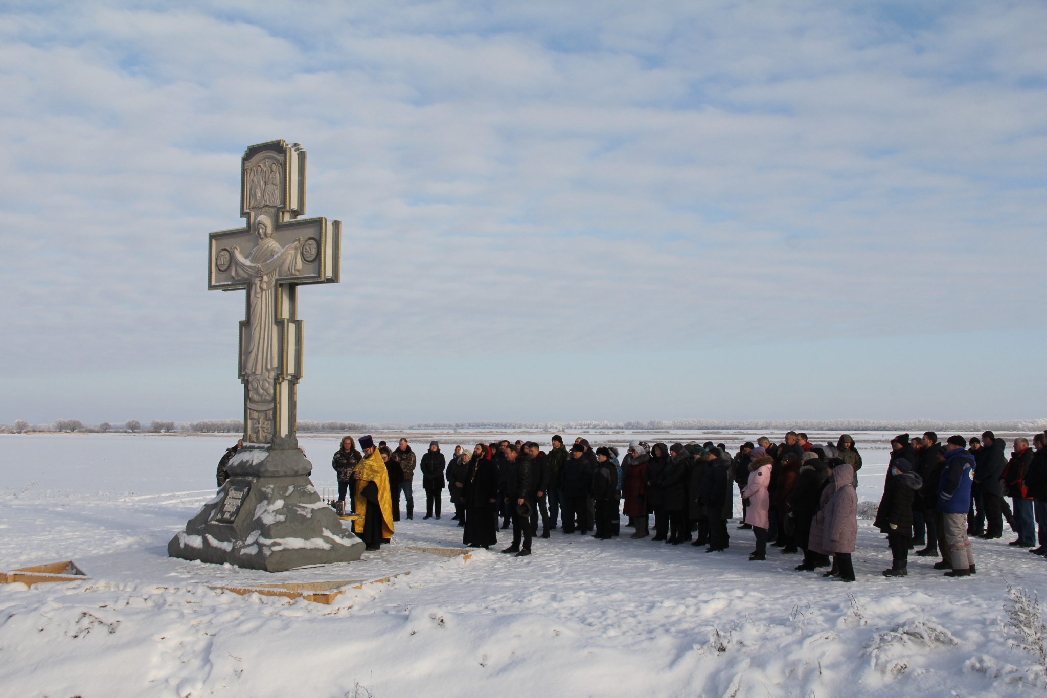 Дорогостоящий крест установили в с. Орехов Лог Краснозерского района