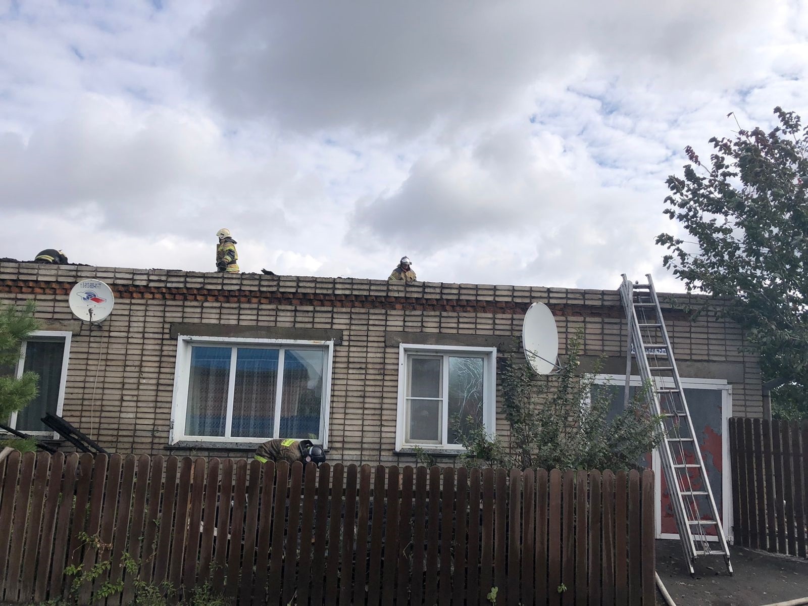 Две семьи остались без крыши в Краснозерском: подробности пожара