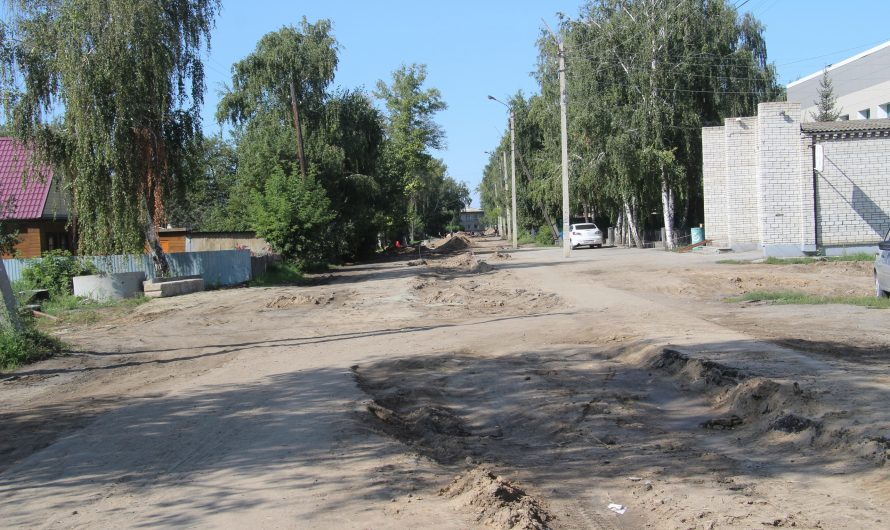 В р.п.Краснозерское на улице Ленина , на участке рядом со Сбербанком и Домом культуры, по программе «Комплексное развитие сельских территорий» ведется реконструкция тепловых сетей протяженностью 461 метр