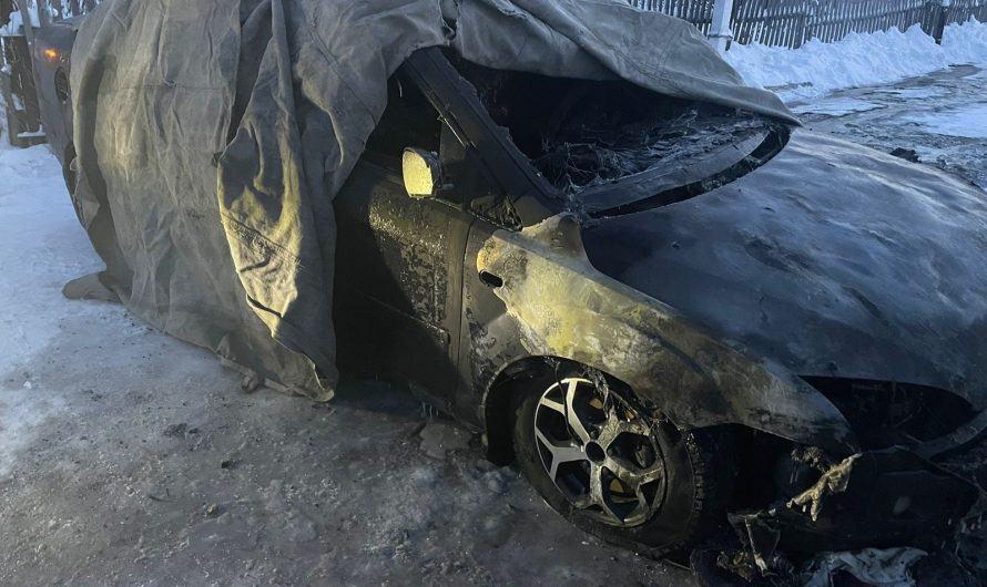 В Краснозерском сгорела машина