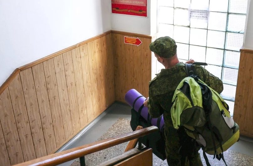 Президент Владимир Путин подписал указ о призыве на военные сборы россиян, пребывающих в запасе,соответствующий документ опубликован на официальном интернет-портале правовой информации.