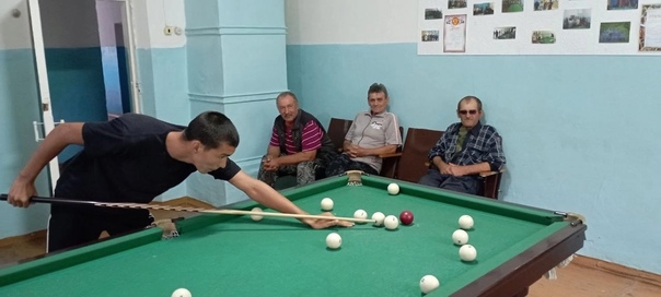 В селе Веселовское в спортивно-туристическом клубе «Сибиряк» провели очередной турнир по бильярду, в котором участвовали и ветераны, и молодежь села