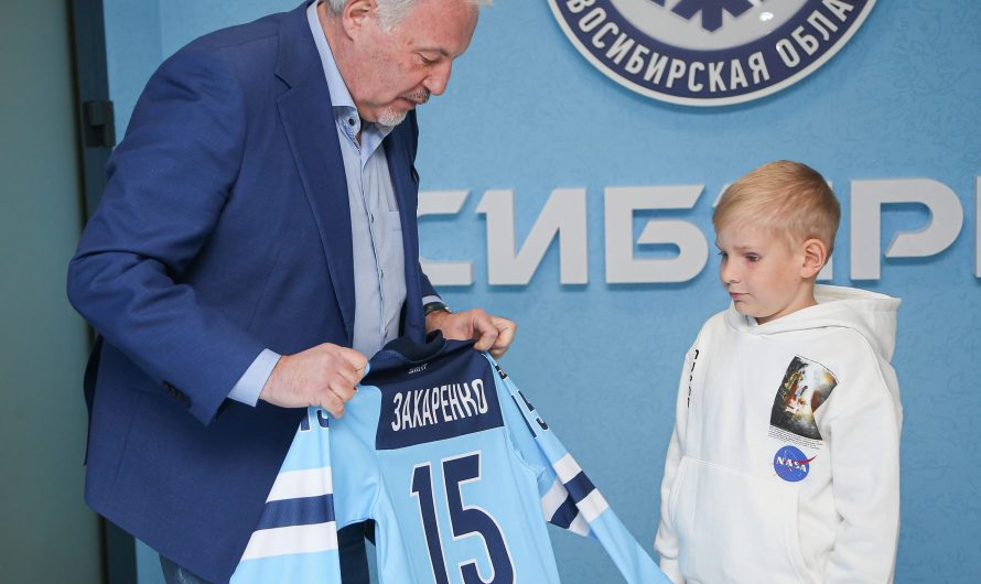 ХК «Сибирь» подписал однодневный контракт с мальчиком из села Конево