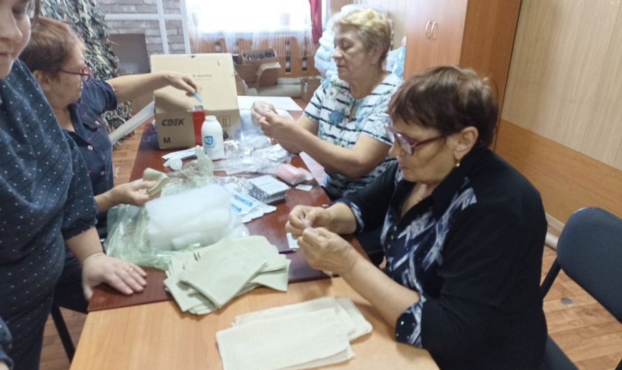 Волонтеры Краснозерья изготавливают сухие души для бойцов СВО