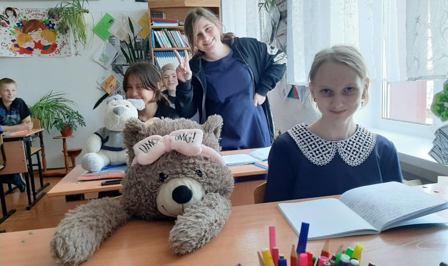 День Без рюкзака и День Любимой игрушки провели в Колыбельской школе