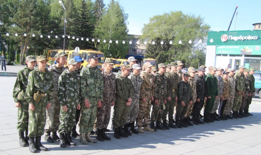 Сегодня на центральной площади р.п. Краснозерское торжественно проводили 38 старшеклассников Краснозерского района на традиционные учебно-полевые сборы
