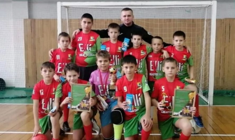 В Краснозерском состоялся турнир по мини-футболу, посвященный Дню дорожника