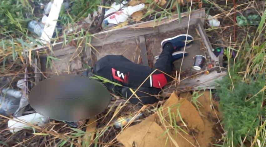 Тело мужчины обнаружили возле мусорки в Карасуке