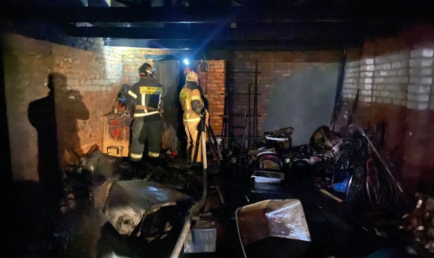 Поздним вечером на пульт дежурного поступило сообщение о возгорании в жилом доме в р.п.Краснозерское на улице Свободы