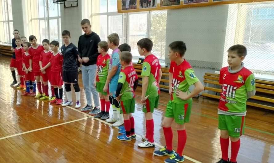 Краснозерская футбольная команда «Луч» победила в третьем туре Сельской лиги
