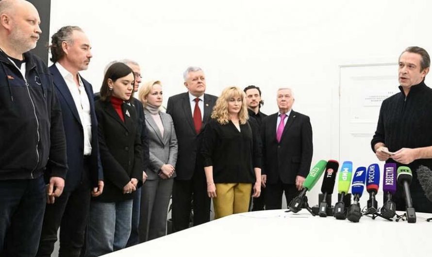 Первые удостоверения доверенных лиц Владимира Путина вручены в центральном избирательном штабе