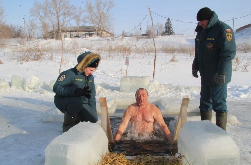 Православные жители Краснозерского района сегодня отмечают Крещение Господне