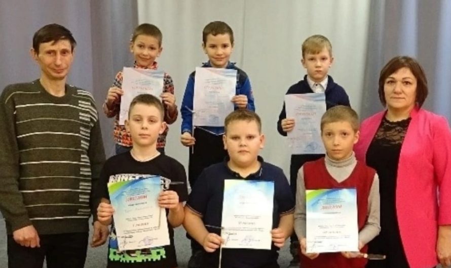 В Доме детского творчества состоялись соревнования по запуску простейшей модели вертолета