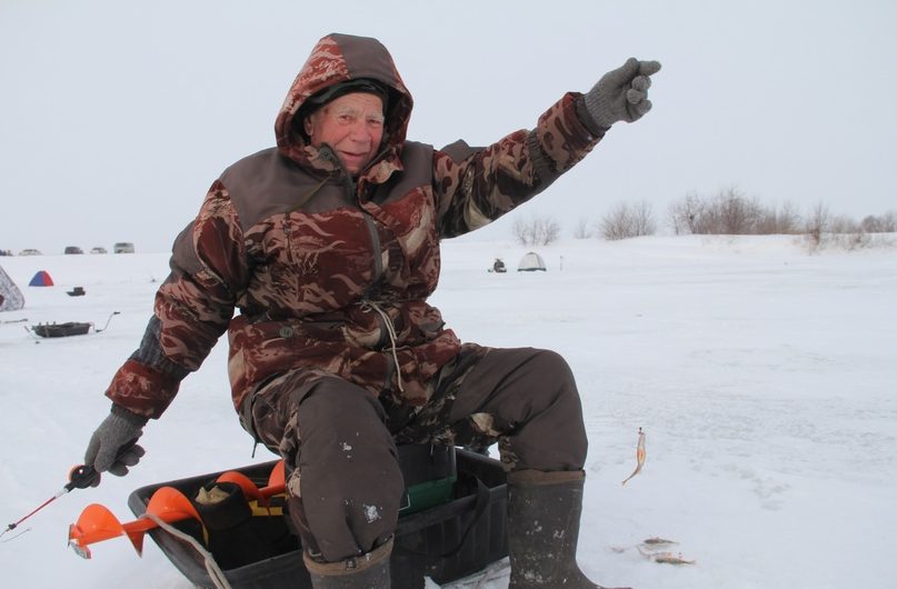 Сегодня прошли соревнования по подледному лову рыбы на мормышку среди любителей зимней рыбалки