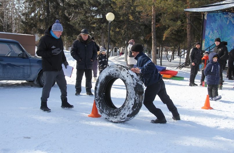 Сегодня для всех жителей поселка и гостей прошло весёлое народное гуляние «Задорная масленица!»