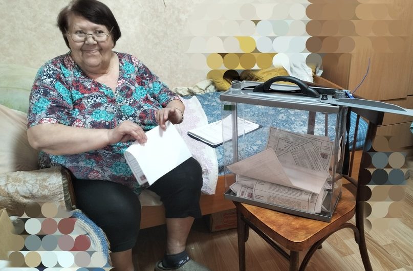 В Краснозерском районе продолжается голосование на дому