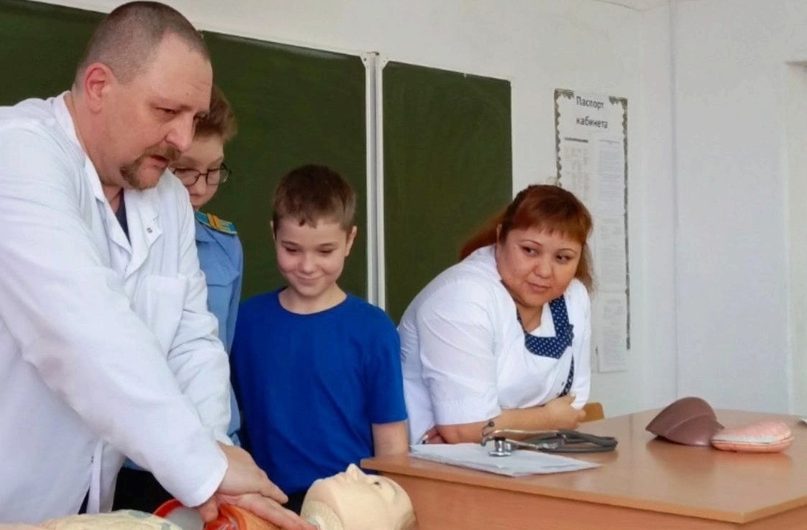 В Краснозерском лицее N2 прошла встреча с семьёй врачей в рамках семейного клуба