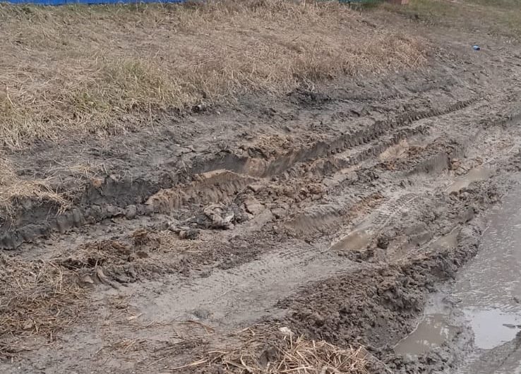 Сейчас, когда на улице распутица, жителям многих улиц райцентра и сел приходится испытывать неудобства