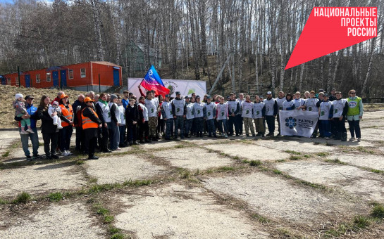 100 молодых елей высадили в регионе по нацпроекту в память о сибирских героях-лыжниках Великой Отечественной войны