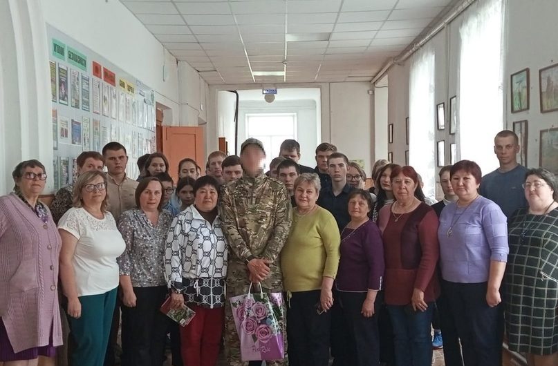 В Майской школе прошла классная встреча с участником СВО и выпускником школы