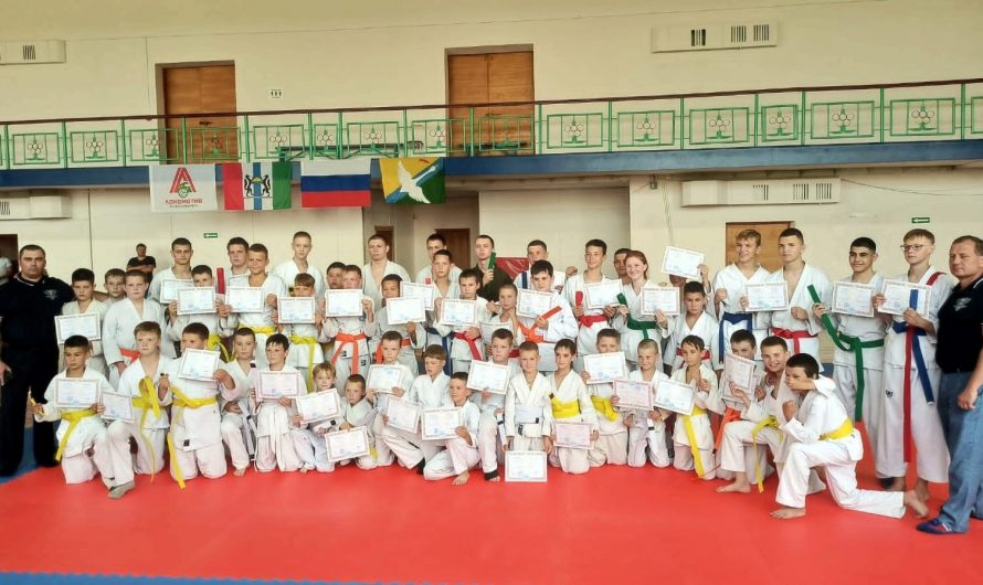 Спортсмены по рукопашному бою получили пояса
