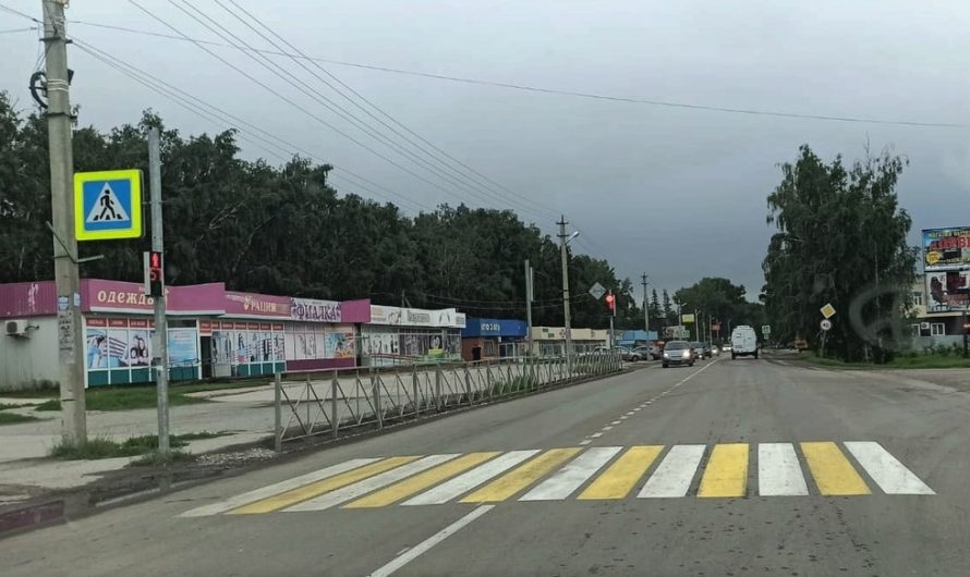 В р.п.Краснозерское обновляют дорожную разметку