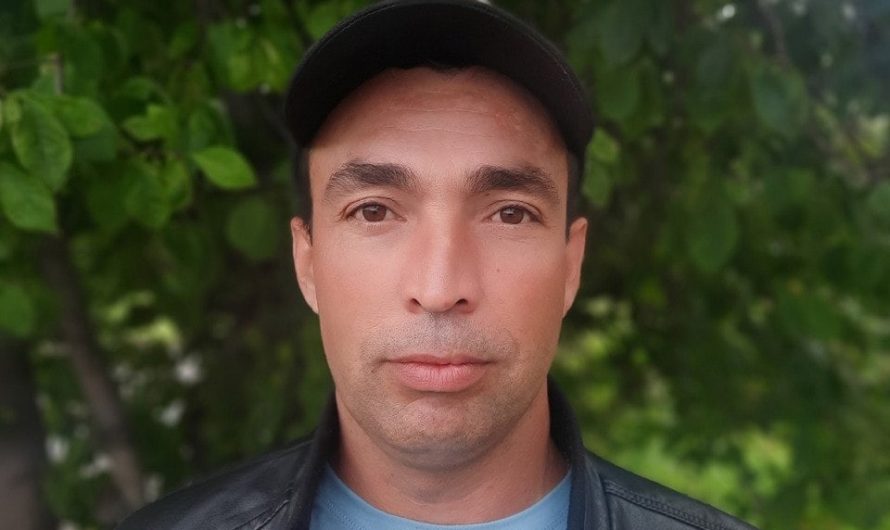 Комбайнер из села Полойка, как и все аграрии Краснозерского района, ждет хорошей погоды, чтобы выехать в поле