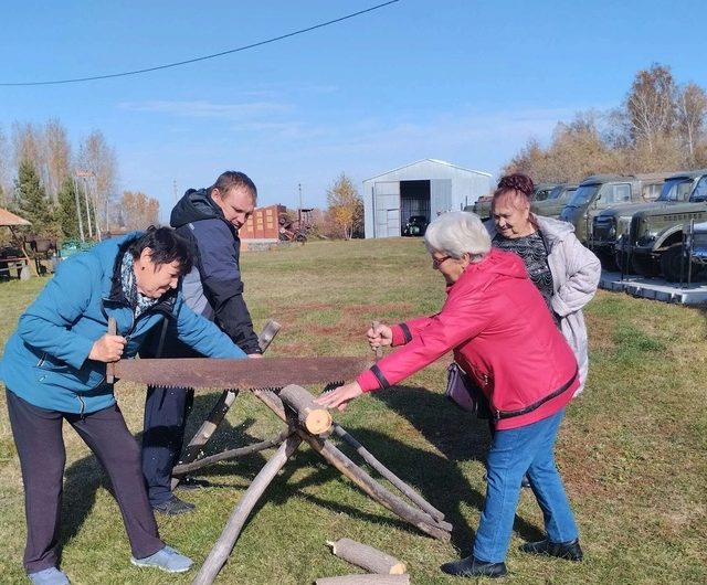 В Петропавловском краеведческом музее в рамках Декады пожилого человека встретились представители советов ветеранов Мохнатологовского, Майского, Октябрьского и Колыбельского муниципальных образований