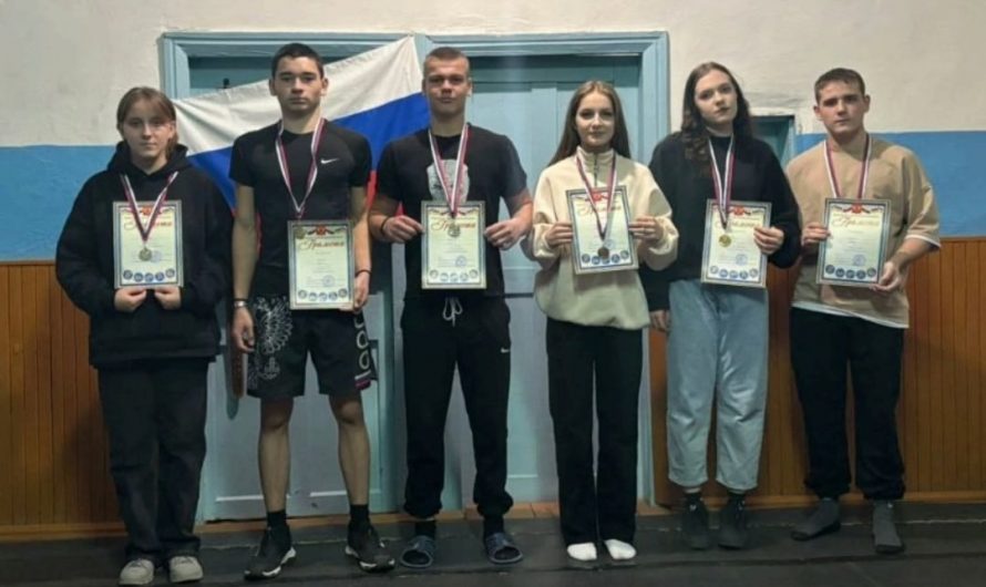В селе Веселовское прошли соревнования по армрестлингу