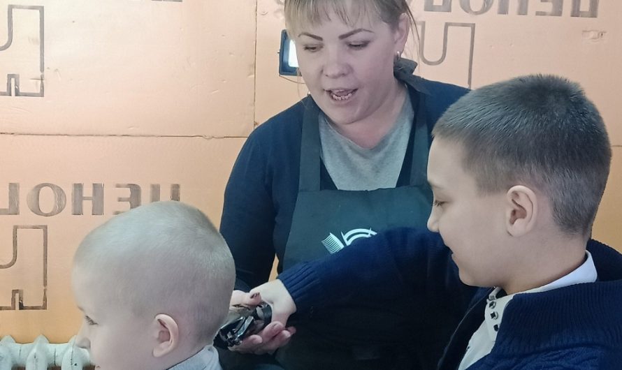 Октябрьские школьники захотели стать парикмахерами