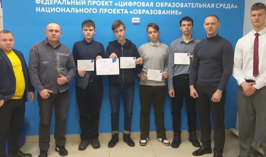 Команда Краснозерского лицея N 2 стала бронзовым призером соревнований по скоростной сборке персонального компьютера