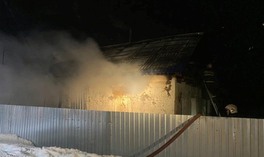 В селе Веселовское произошел пожар в доме