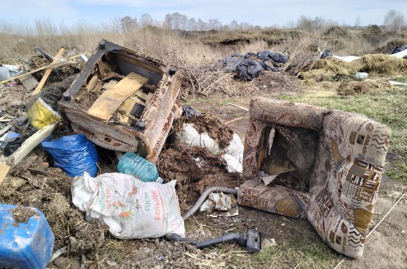 В сторону Разбойного  снова образовалась большая стихийная свалка