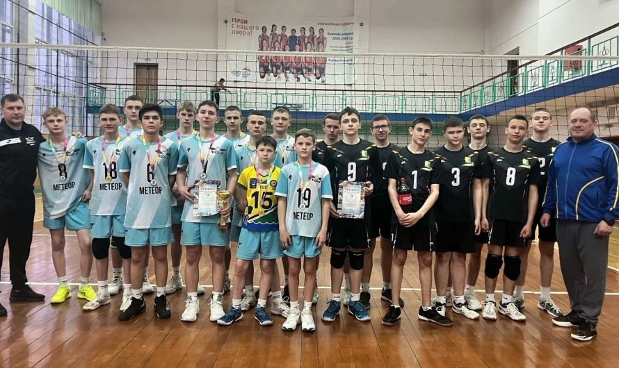 В спортивном комплексе р.п. Краснозерское прошел межрайонный турнир по волейболу на кубок “Совета отцов ” Краснозерского района, посвященный 80-летию Победы в ВОВ