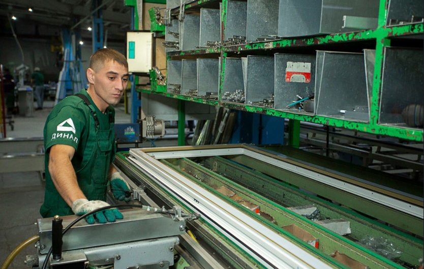 Новосибирские предприятия благодаря нацпроекту оптимизировали процесс производства окон и стеклопакетов 
