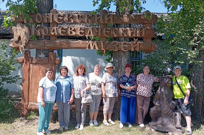 Поездку в Коневский краеведческий музей матерям, чьи сыновья героически защищали интересы нашей Родины организовали администрация и женсовет Краснозерского района