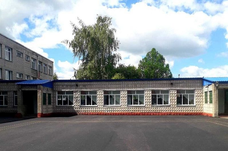 В Краснозерском лицее №1 заасфальтировали внутренний двор