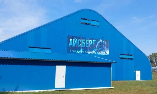 На хоккейной коробке «Айсберг» обновили вывеску