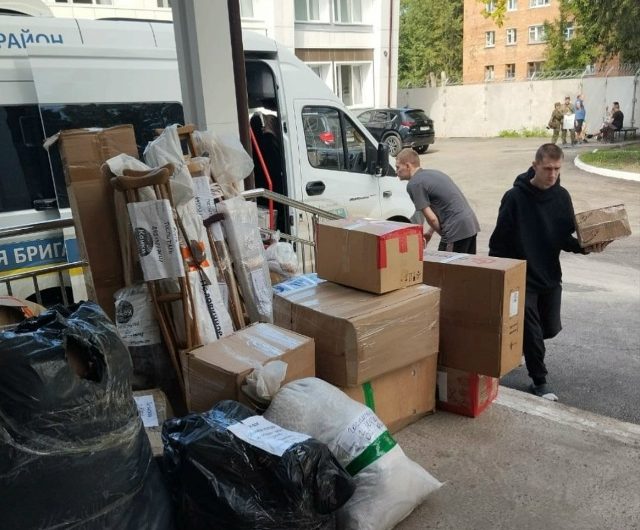 Краснозерцы собрали и передали гуманитарную помощь для госпиталя