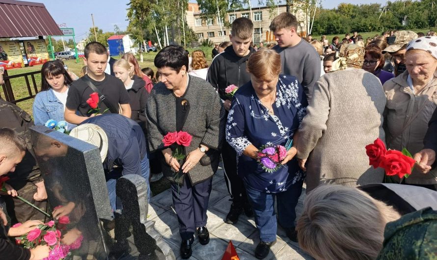 В селе Половинное состоялось открытие второй мемориальной доски погибшим участникам СВО