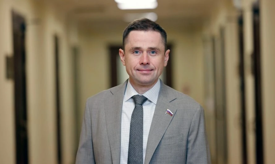 День знаний – это праздник юности, мечты, дружбы и саморазвития. Для кого-то впервые откроются двери школы, а кто-то определится с будущей профессией и станет студентом