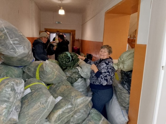 В р.п.Краснозерское доставлен материал для плетения маскировочных сетей