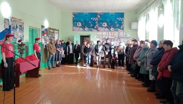 В селе Орехов Лог открыли стенд Памяти