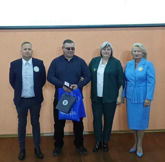 Семья участника СВО из Веселовского награждена медалью » Достойная семья»