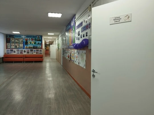 В Половинской ООШ благодаря неравнодушным спонсорам обновили двери в кабинетах