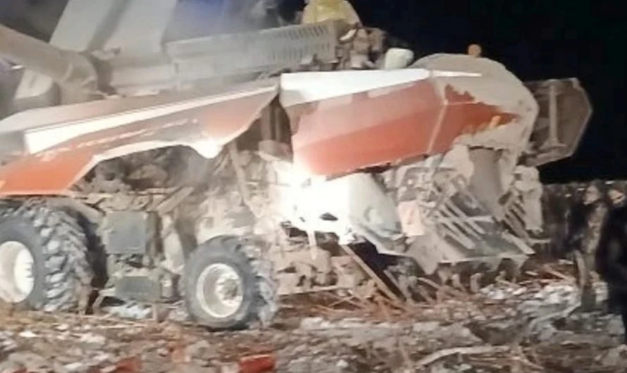 В Нижнечеремошном загорелся комбайн