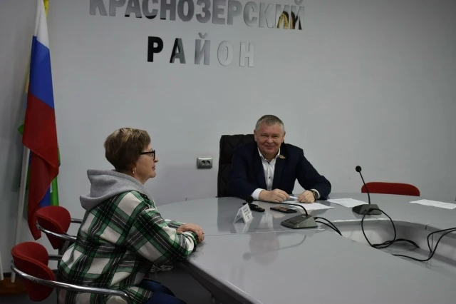 Глава Краснозерского района Богдан Вячеславович Луцкий проводит личный прием граждан