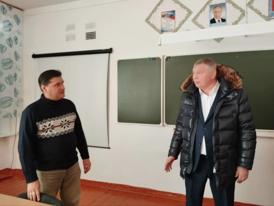 Жители села Лобино на встречу с главой Краснозерского района пришли активно — зал Дома культуры был практически полон