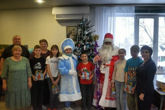 Акция «Ёлка желаний » побывала в приемной семье