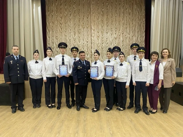 Ученики 10 класса Краснозерского лицея №2 приняли участие в областном конкурсе «Лучший класс правоохранительной направленности», организованным Центром профессиональной подготовки ГУ МВД России по Новосибирской области
